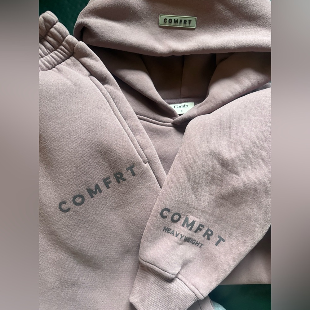 Comfrt NWOT Heavyweight Hoodie and Sweatpants Set in Orchid